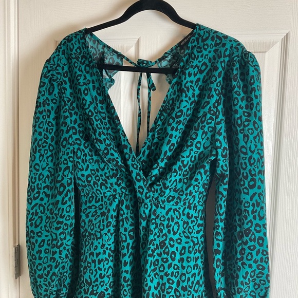 Double Crazy Layered Ruffle Hem
Leopard Dress size medium - Picture 4 of 11